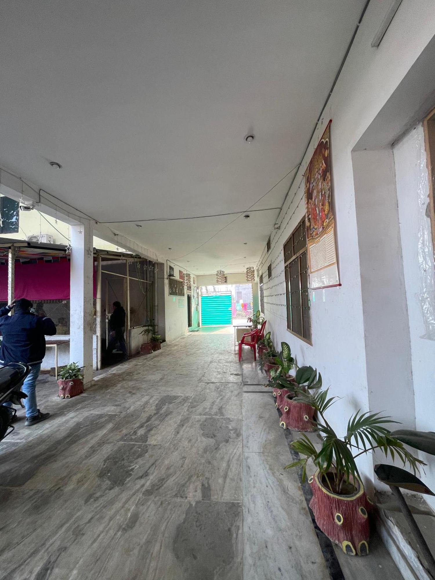 Shree Krishna Garden Hotel Jhusi ภายนอก รูปภาพ